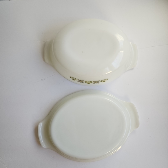 Anchor Hocking green Meadow casserole dish with lid - Picture 7 of 8